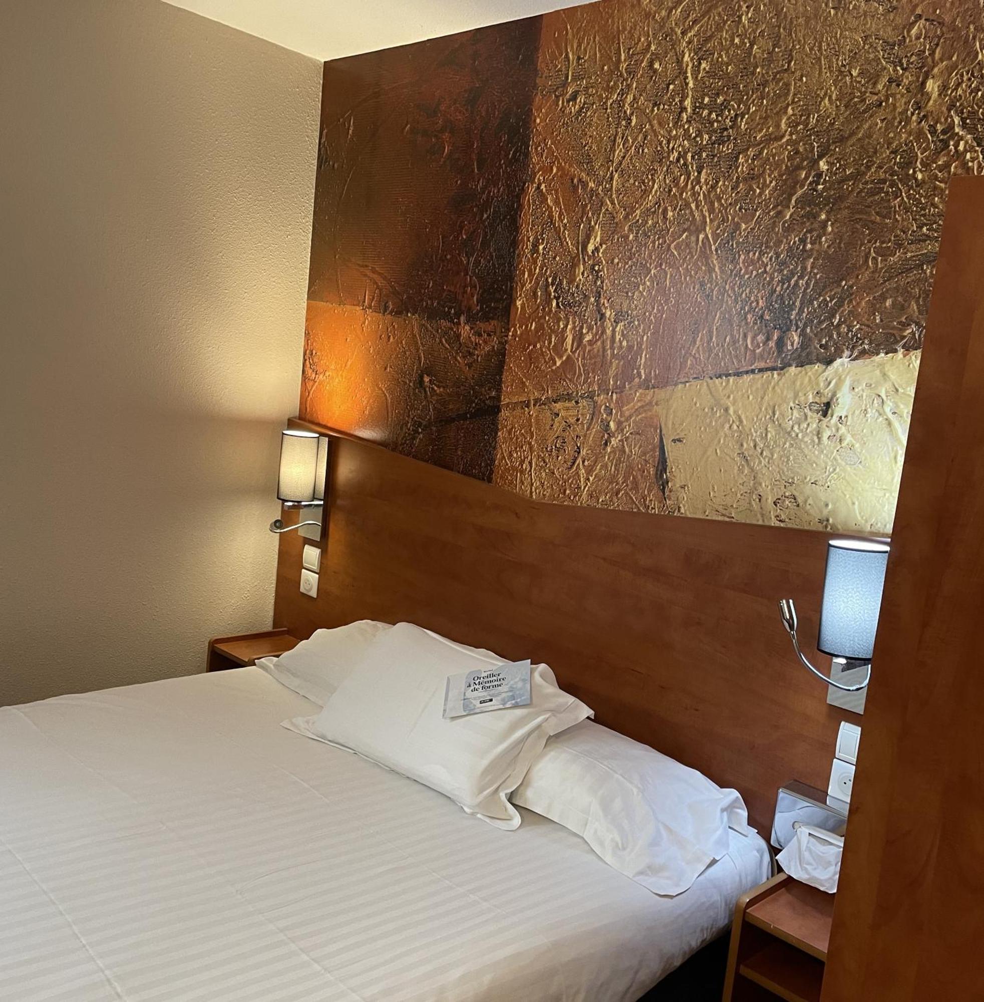 Hotel Restaurant Kyriad Brive Centre Екстер'єр фото